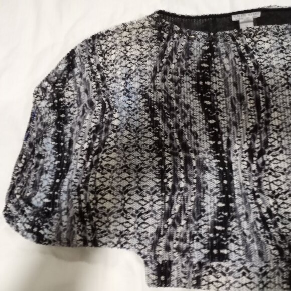 ALBERTO MAKALI BLACK/WHITE BOAT NECK EMBELLISHED BATWING WOMEN TOP SIZE M - Picture 10 of 11